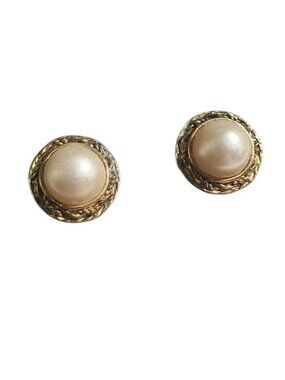 Vintage Pearl Gold Tone Stud Earring Classic Timeless Style Elegant Jewelry Gift